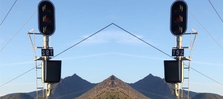 En Consultrans, afianzamos el desarrollo que la compañía está realizando en el campo de la señalización ferroviaria con la reciente adjudicación de la “Asistencia técnica para el control y vigilancia de las obras de supresión de bloqueo telefónico entre Zafra-Huelva mercancías y Zafra-Llano de La Granja